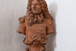 Busto in cotto all'entrata della villa veneta settecentesca