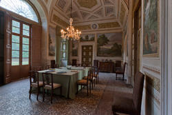 entrando in sala da pranzo di villa veneta